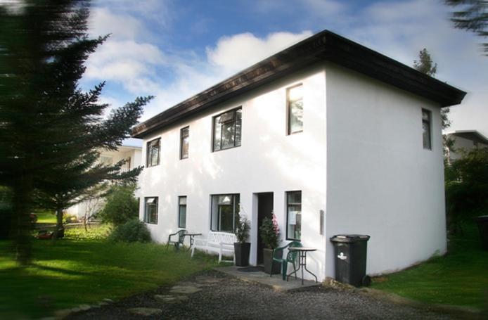 Husavik Guesthouse Bagian luar foto