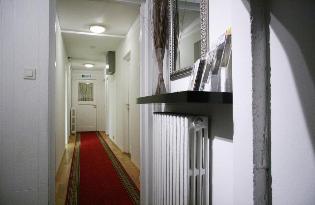 Husavik Guesthouse Bagian luar foto